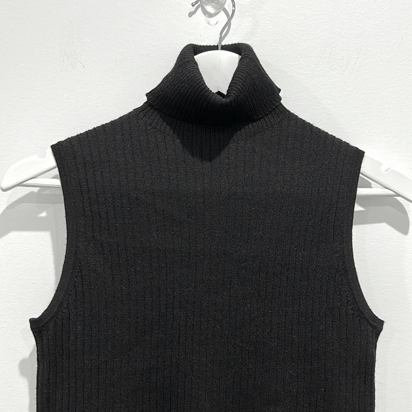 Uniqlo Black Sleeveless Turtle Neck Knit Top Size S - Picture 2 of 2